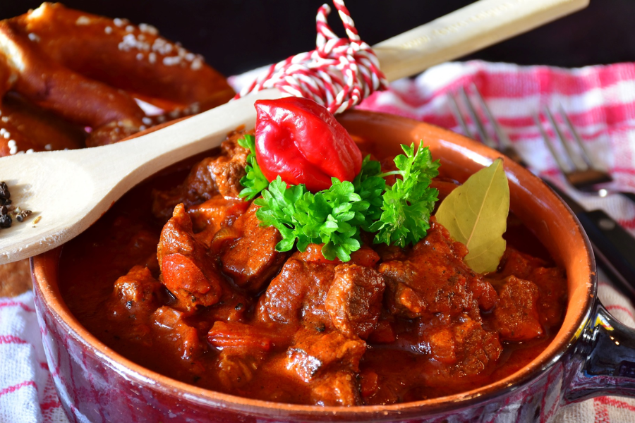 Món Goulash ở Budapest, Hungary